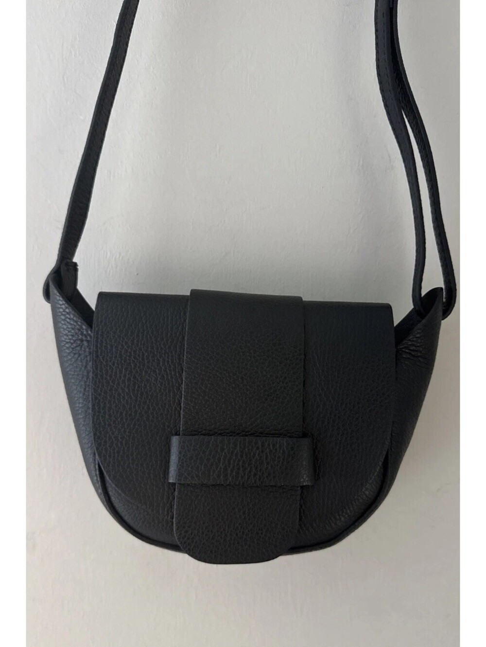 Women’s Black Pebbled Leather Adjustable Strap Minimalist Purse Crossbody Bag